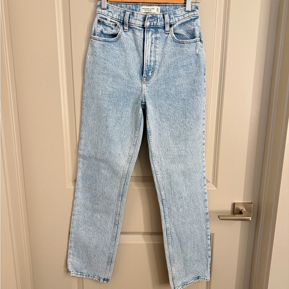 Abercrombie & Fitch 90’s Straight Ultra High Rise Jeans Short